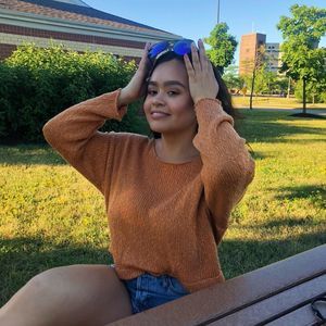 Meet your Posher, Gabriela